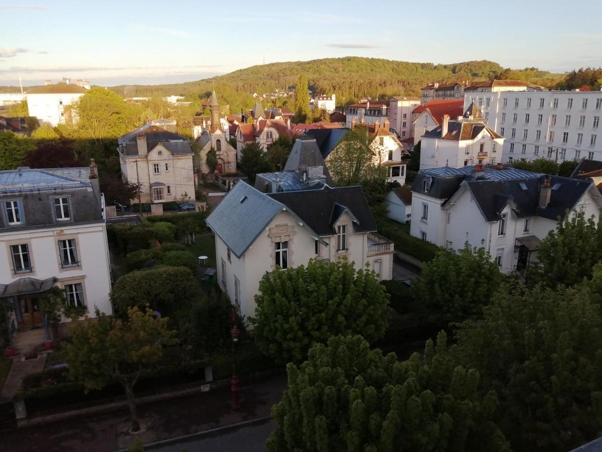 Joli Studio Dans Un Ancien Hotel Du XIX Siecle - Proche Toutes Commodites - Thermes Et Parc Vittel Exterior photo